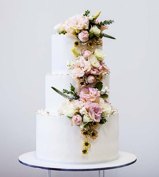 Welcome to Lalouka Listing Category Wedding Cake and Savors